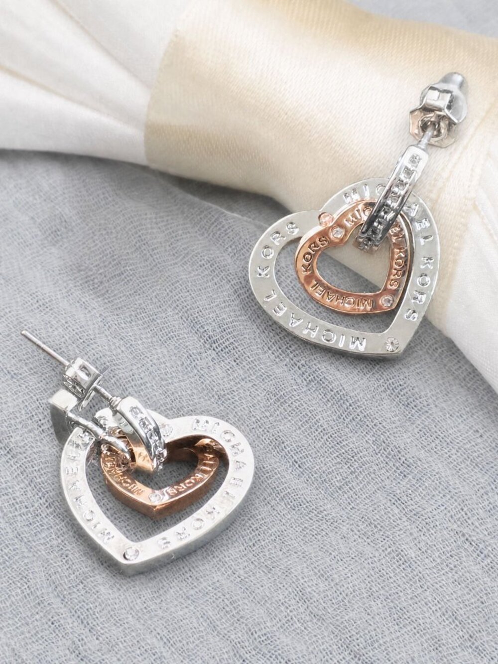 Michael Kors interlocking Heart earring-Silver Rose Gold - Picture 2 of 2